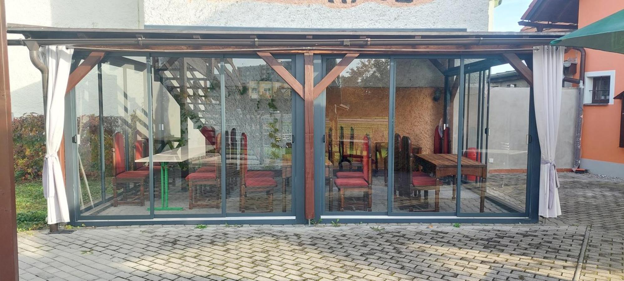 קלאטובי Penzion A Restaurace U Strnada מראה חיצוני תמונה